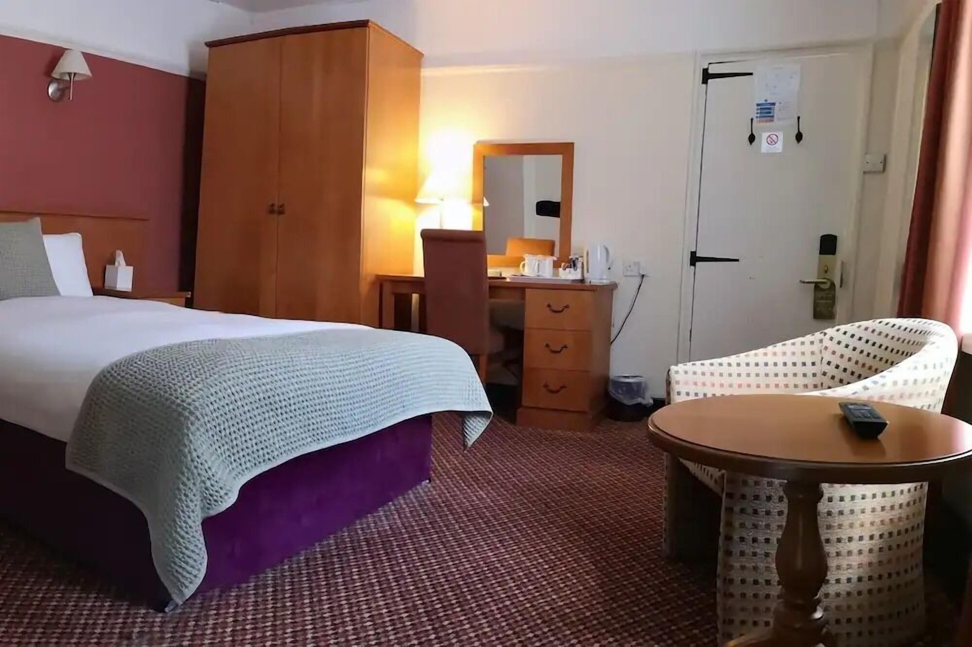 DELUXE, DOUBLE BED