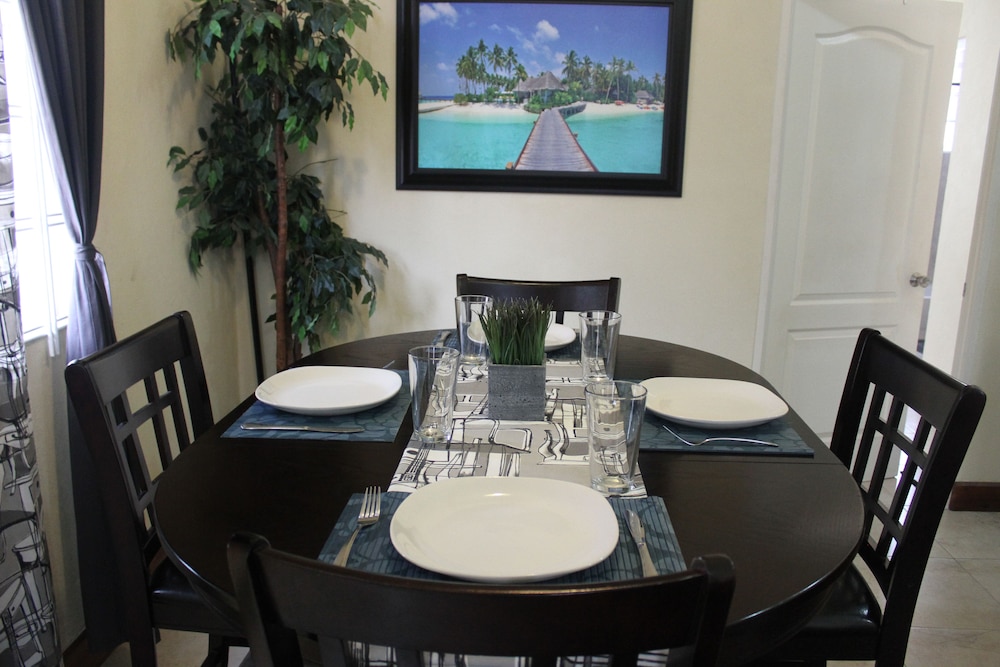 Eclipse Suite Guest Apartments 59/77