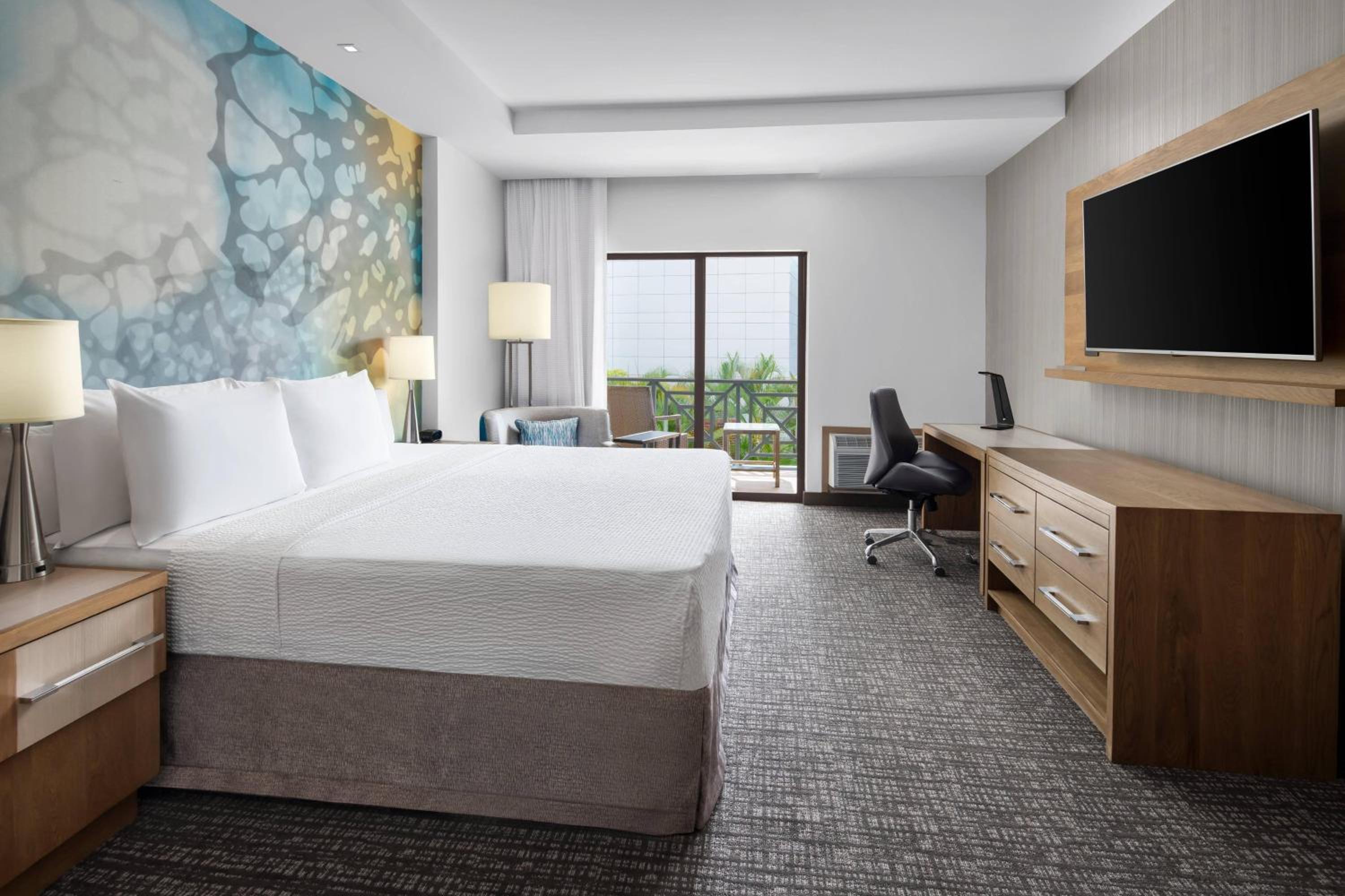 1 Bedroom, Courtyard, Suite, King Bed, Balcony