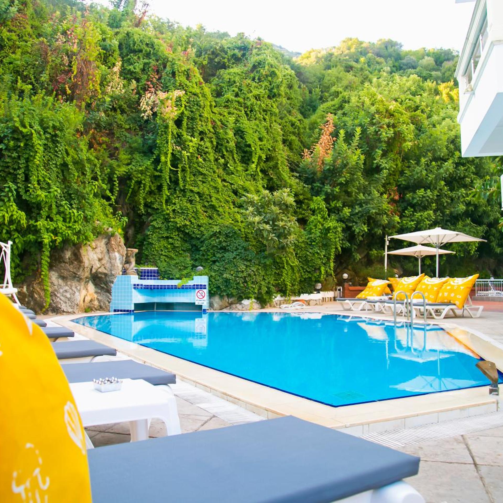 Chateau de Ville Hotel 50/53