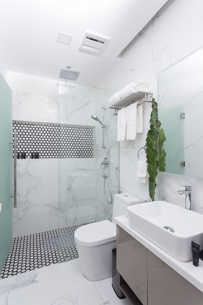 Stonehill Suites 65/65