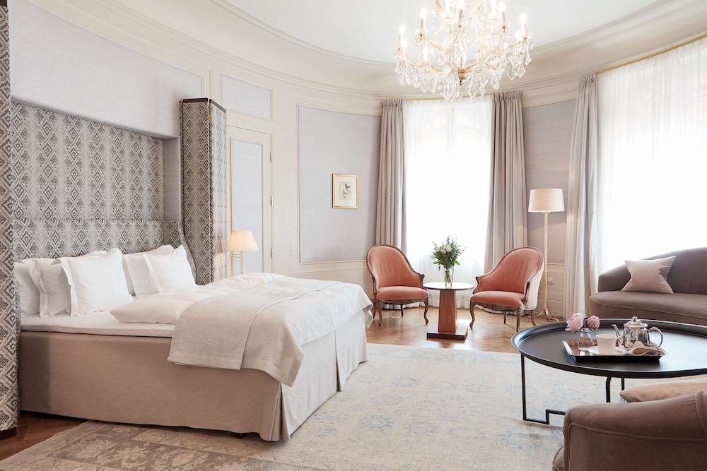 Diplomat Hotel 24/80