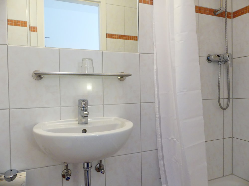 ROOM, SINGLE, SINGLE BED
