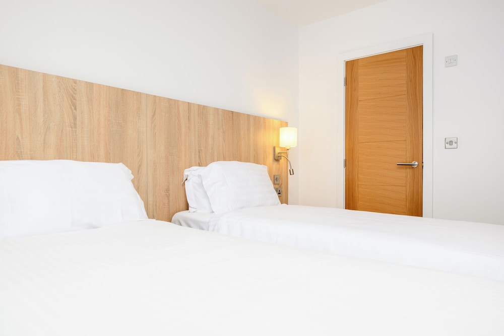 The Sandringham Hotel 24/48