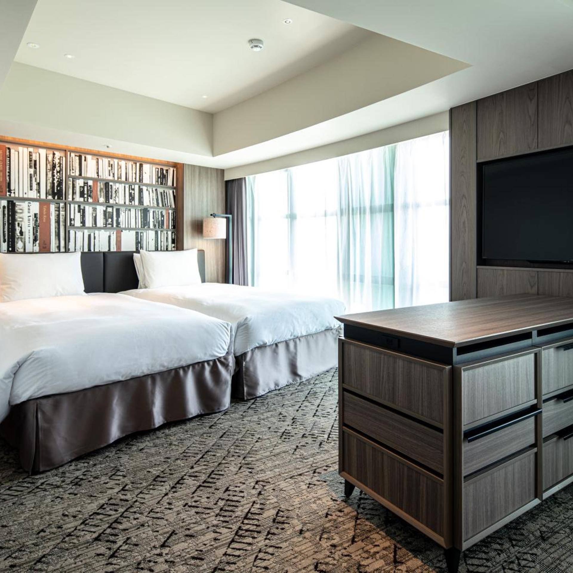 Chapter 4, Deluxe, Twin Beds