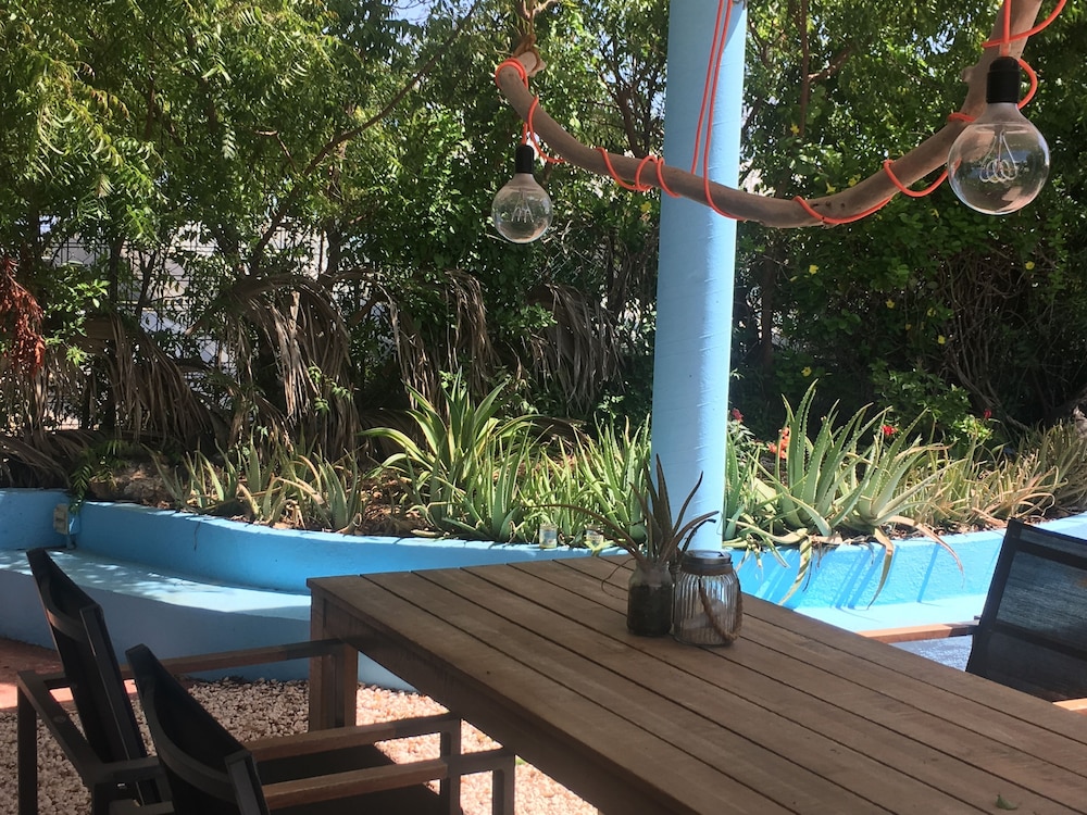 Tropical Breeze Apartments 36/49