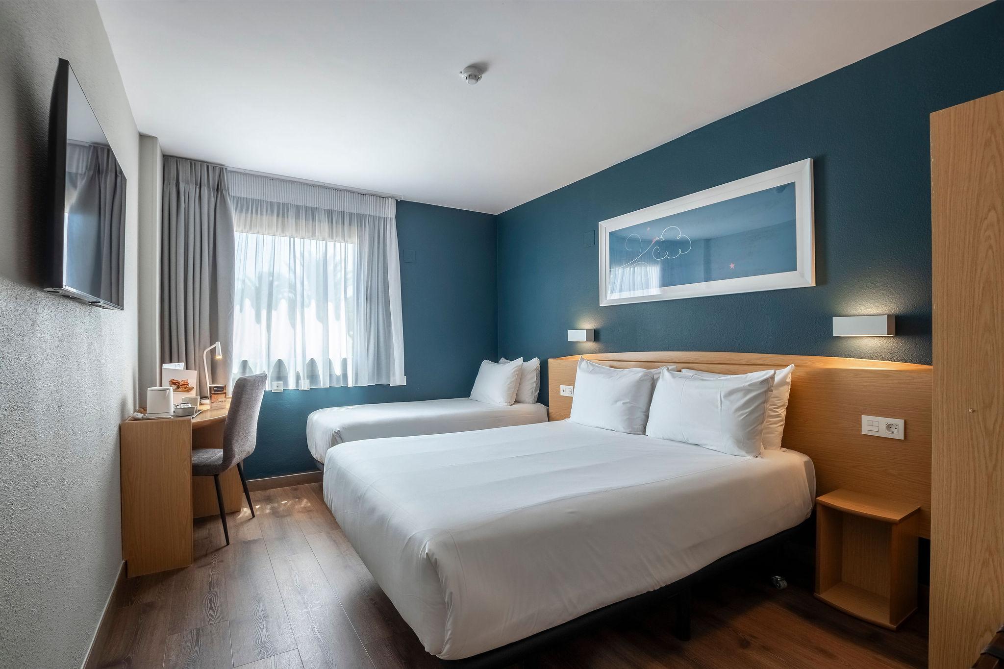Room, Triple, 1 Double and 1 Single Bed