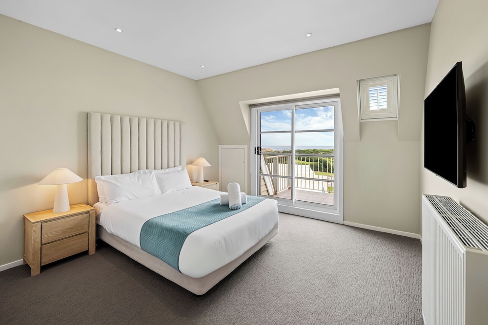 2 Bedrooms, Ocean, Penthouse, Queen and Twin Beds