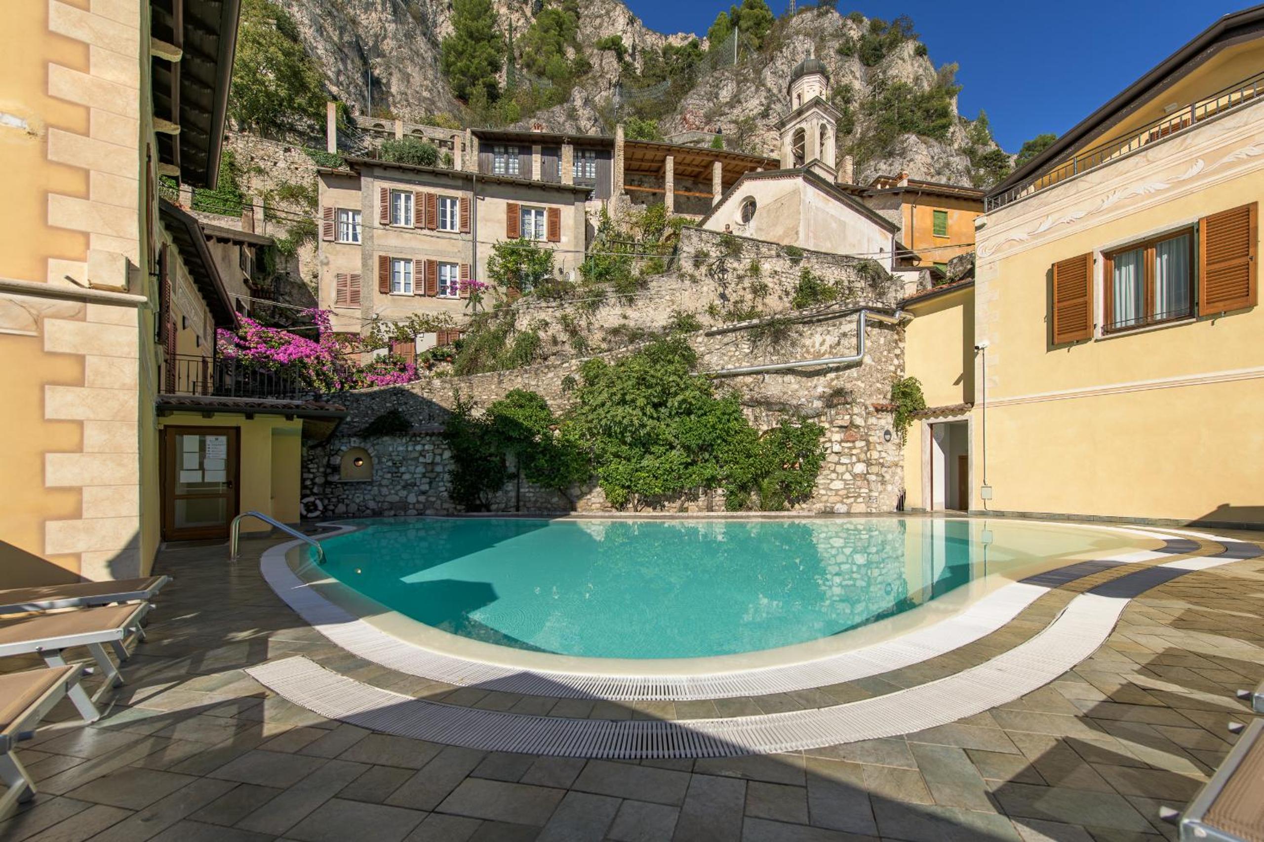 Hotel All Azzurro in LIMONE SUL GARDA
