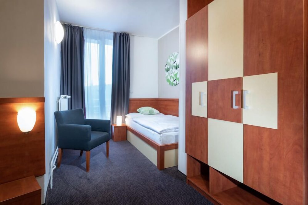 Atrium Hotel 6/47