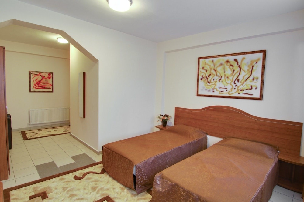 Tranzzit Hotel 24/44