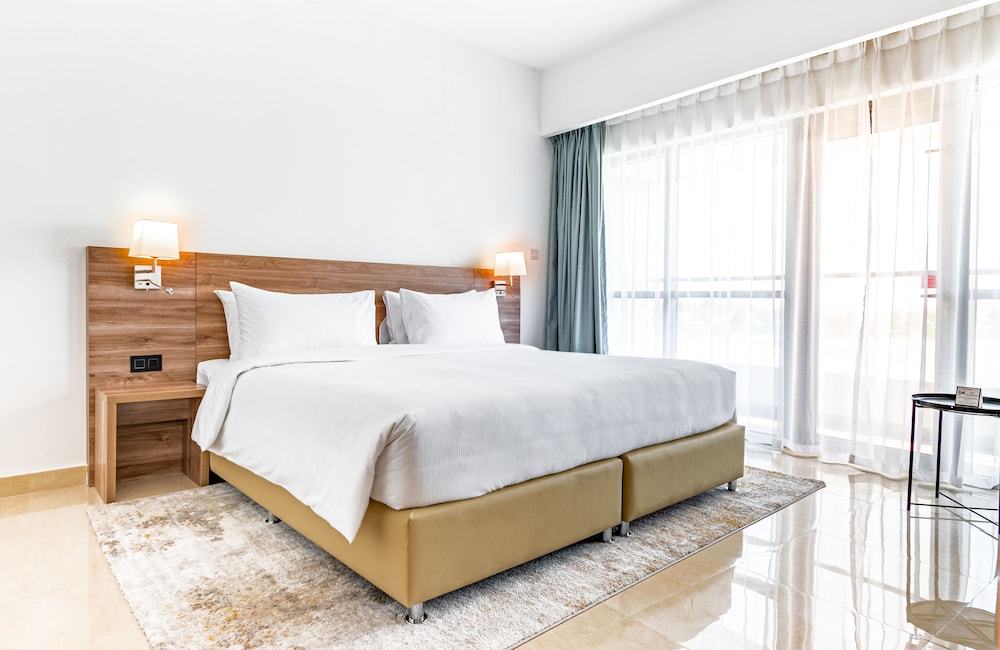Pyramisa Hotel Apartments 33/67