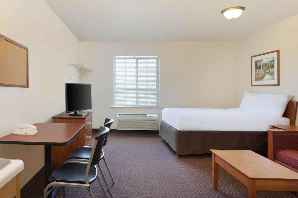 WoodSpring Suites Tyler Rose Garden 13/23