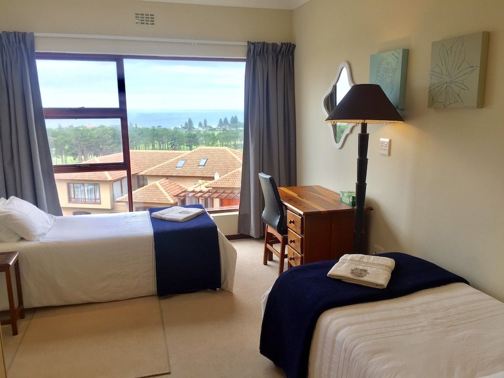 ROOM, HIGH FLOOR