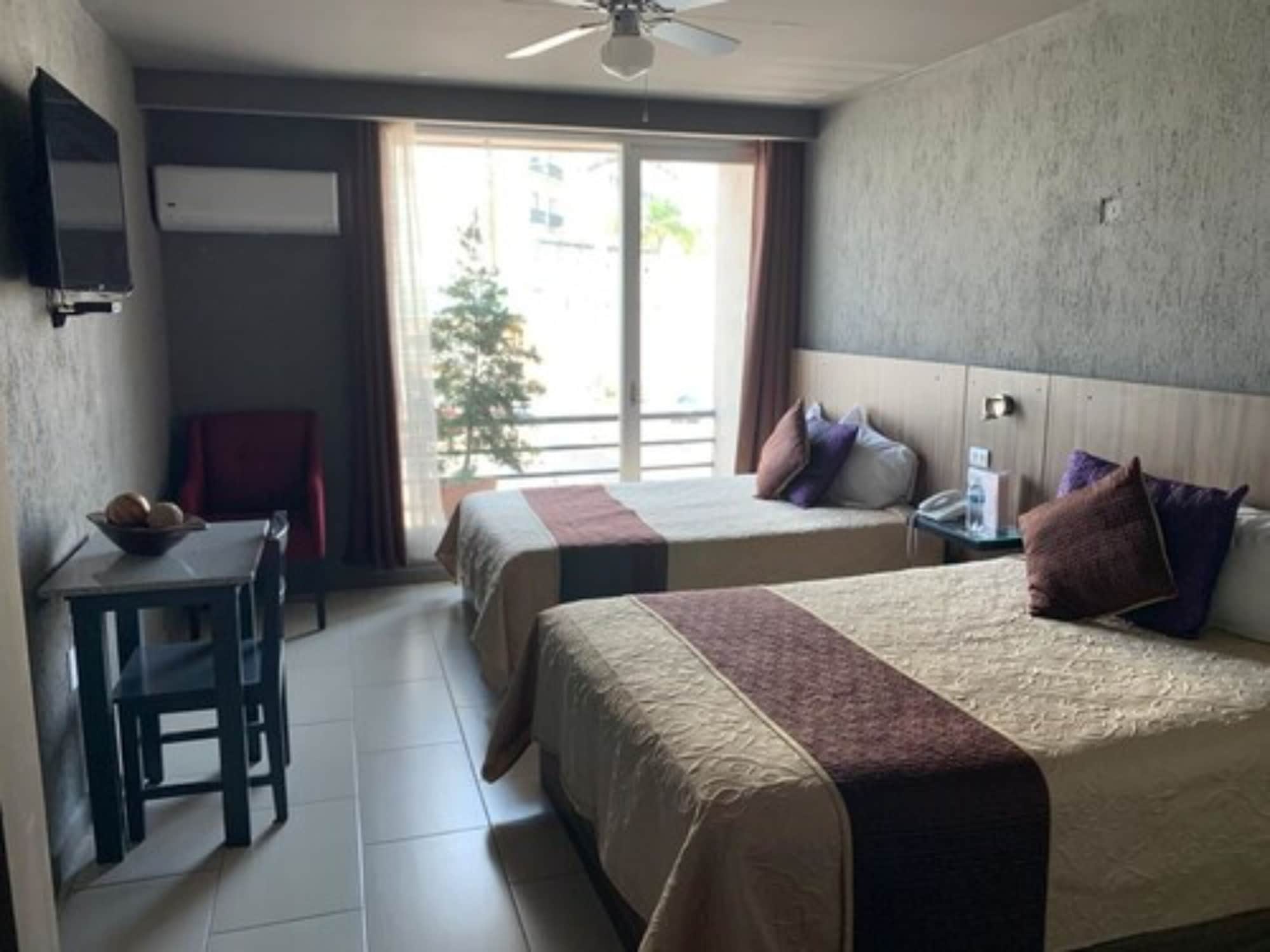 ROOM, 2 DOUBLE BEDS
