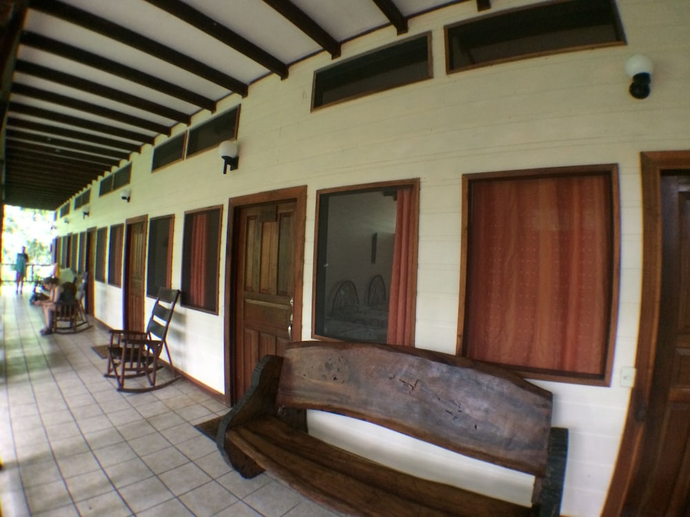 Hotel Rana Roja Lodge 18/50
