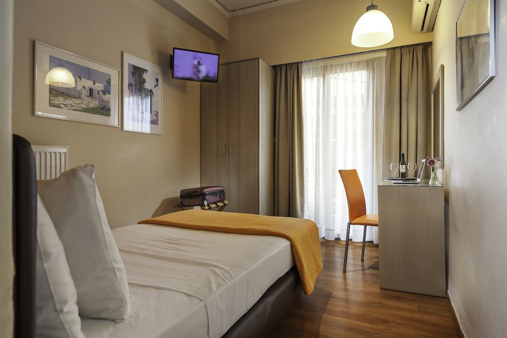 Lilia Hotel Piraeus 24/47