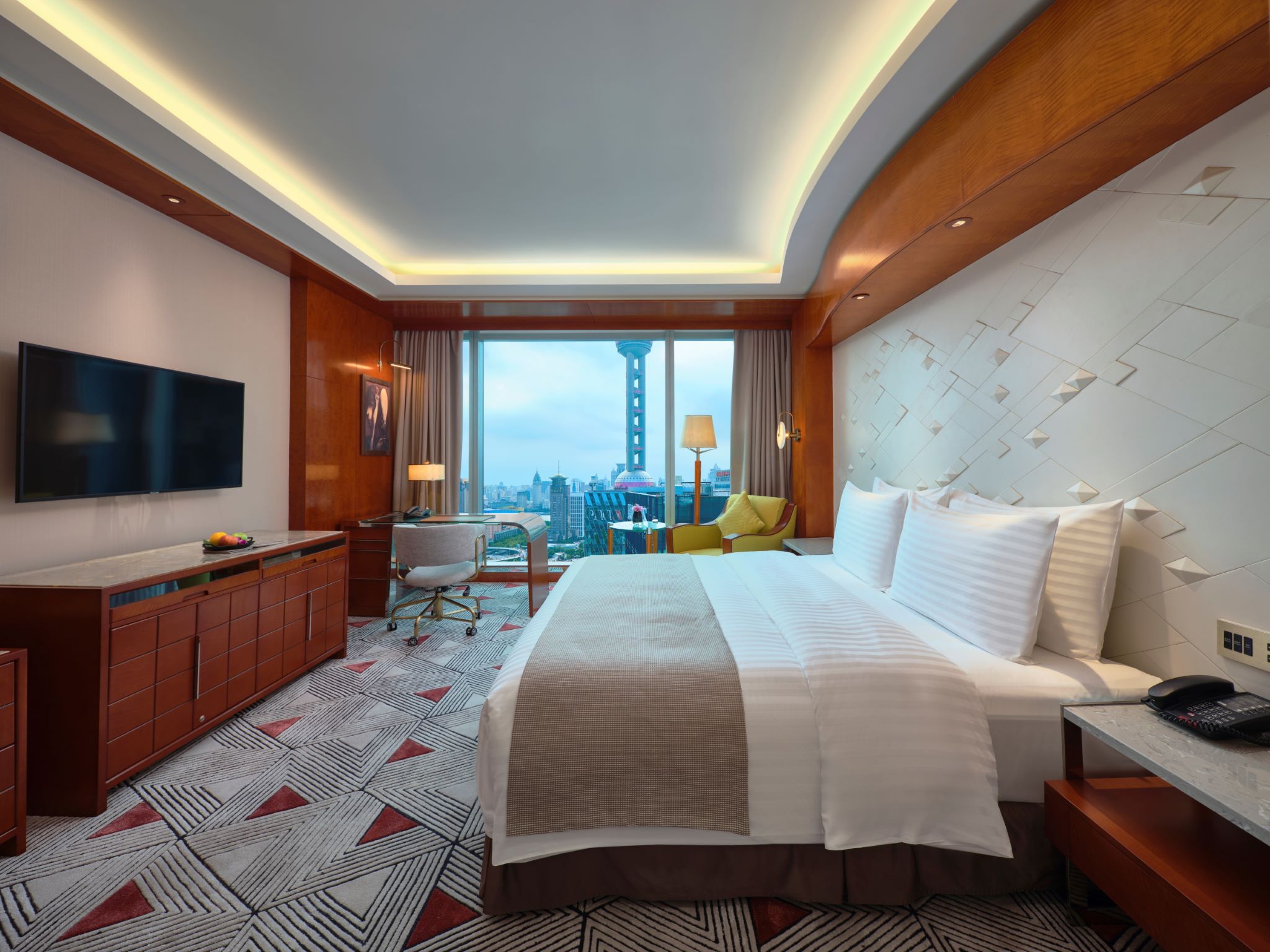 Club, King Bed, Skyline View