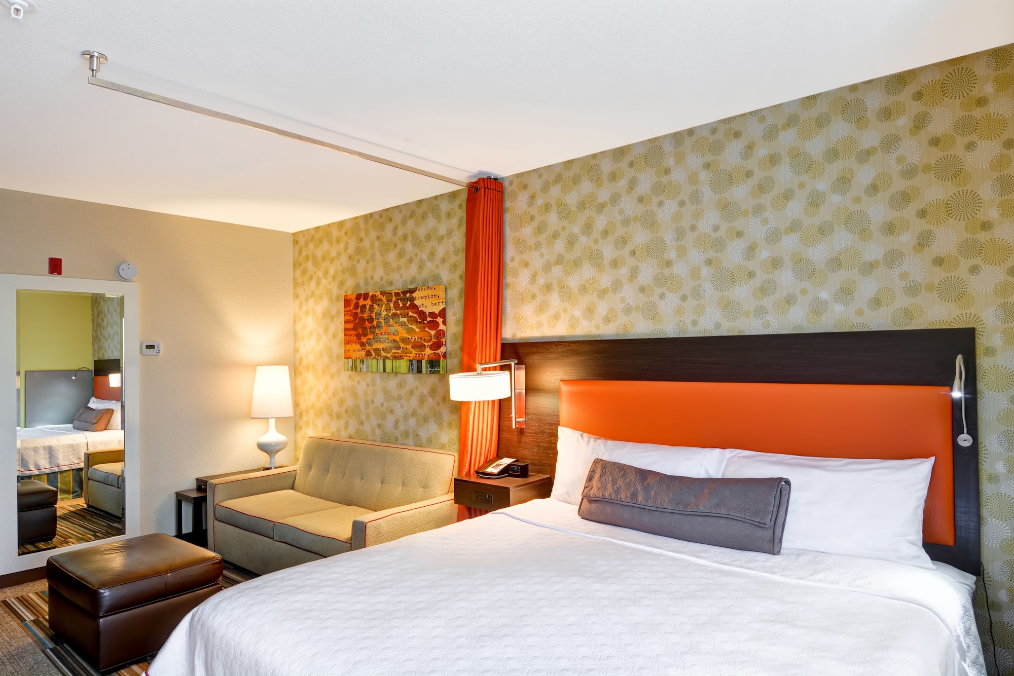 STUDIO, QUEEN BED, ACCESSIBLE