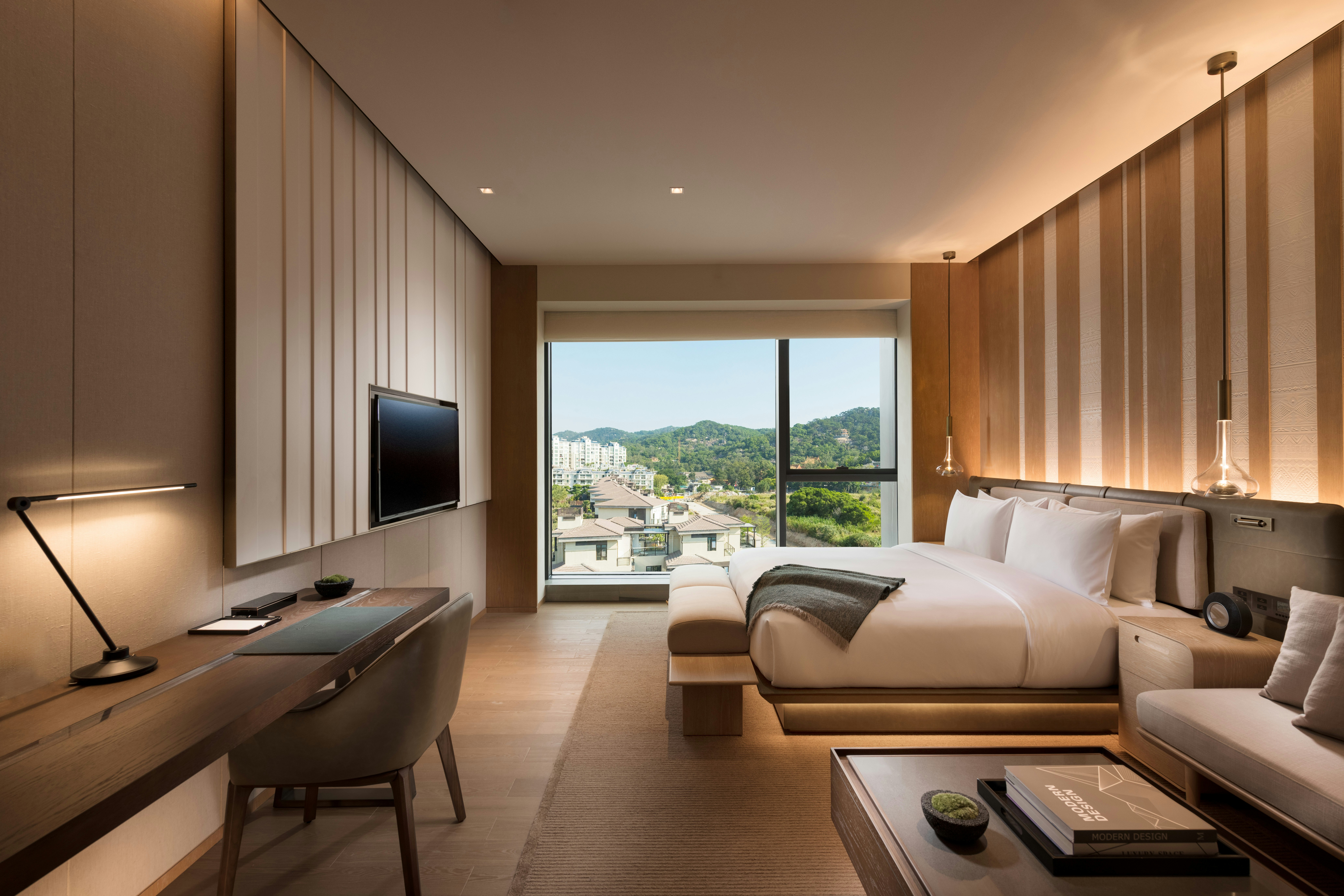 DELUXE, KING BED, MOUNTAIN VIEW