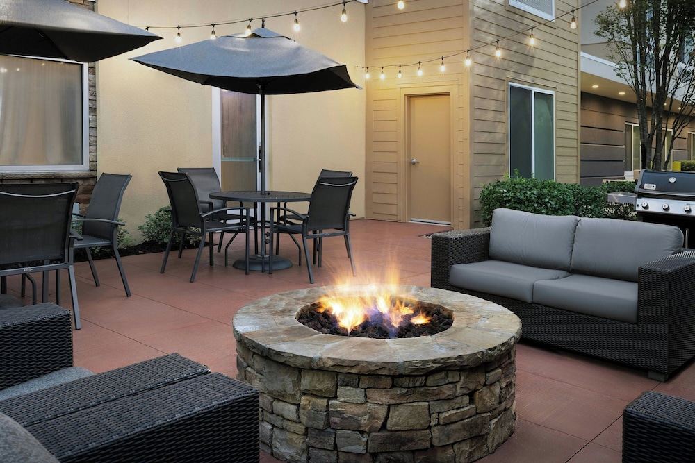 Fairfield Inn Suites Fayetteville North 28/50