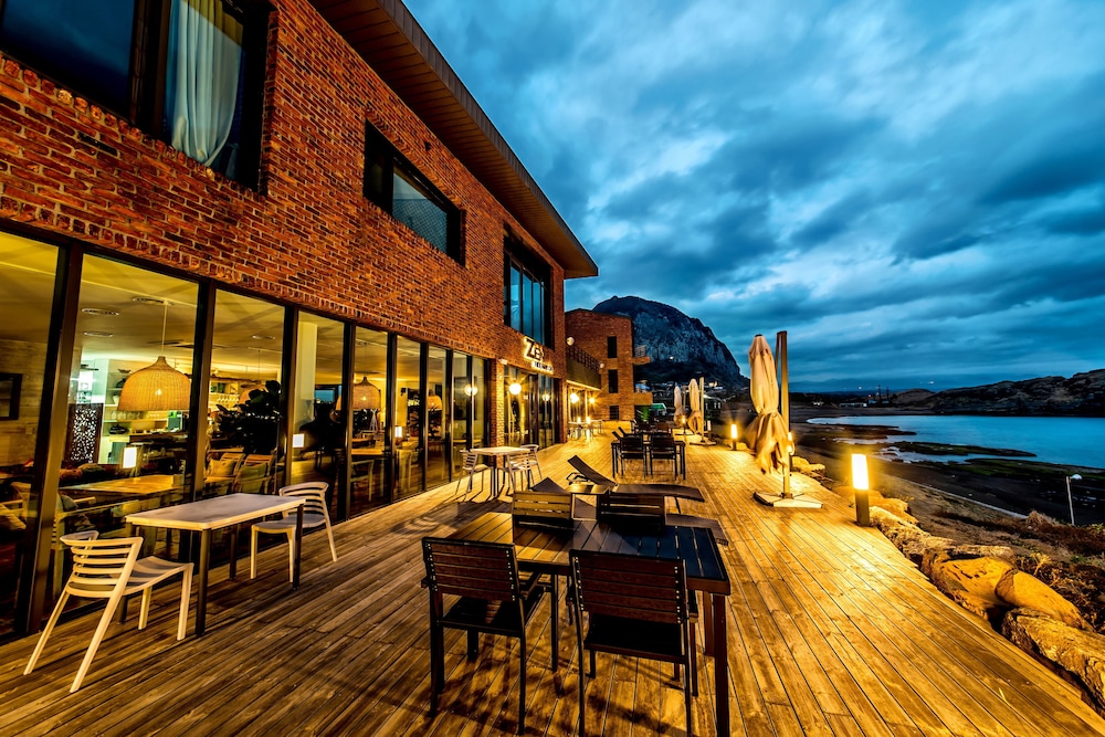 Zen Hideawayatjeju 8/58