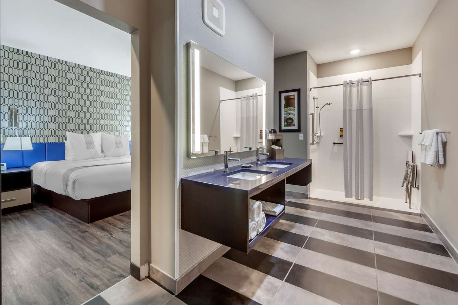 Room, King Bed, Glo Best Western Dawley Farms In Sioux Falls 7/7