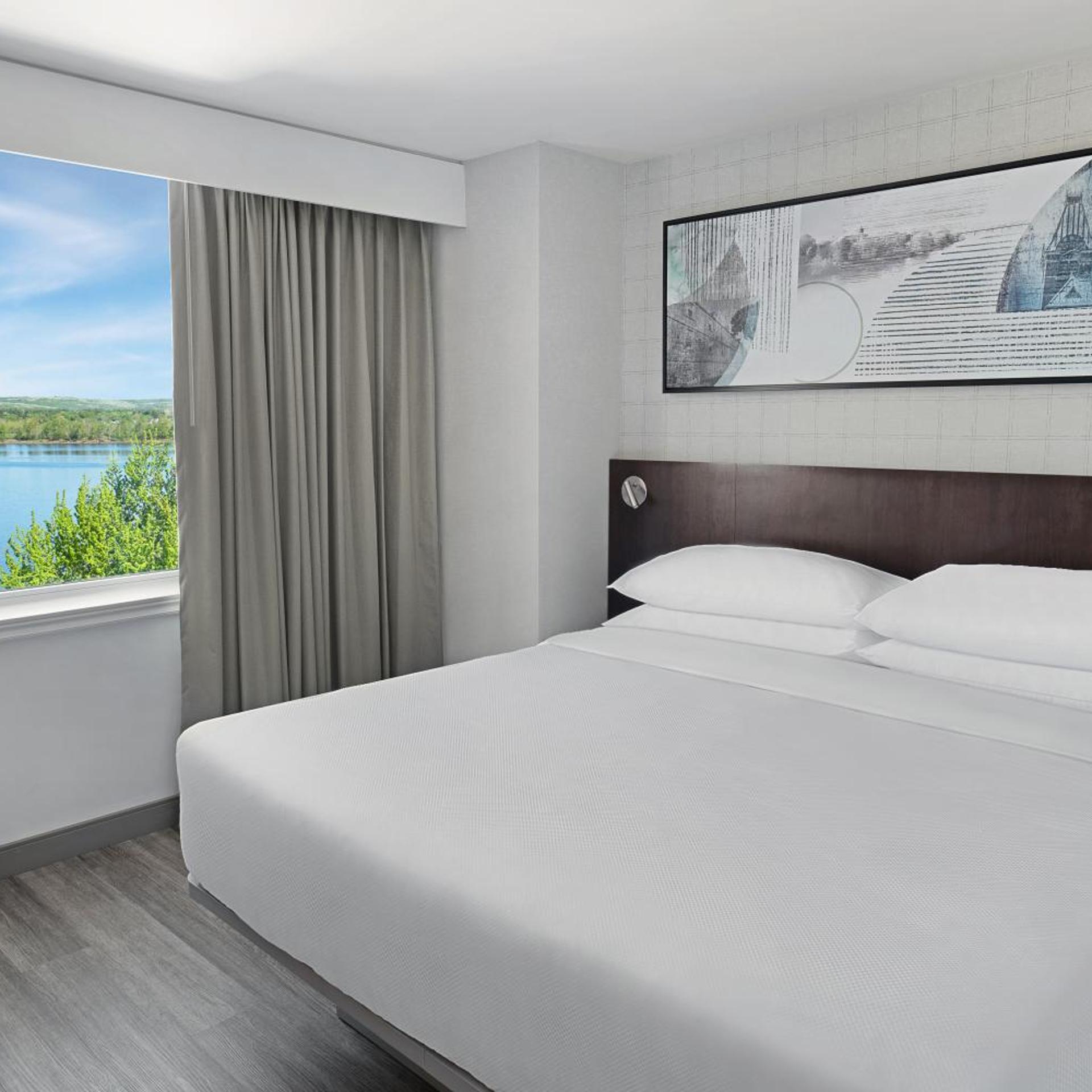 Room, King Bed, Club Floor
