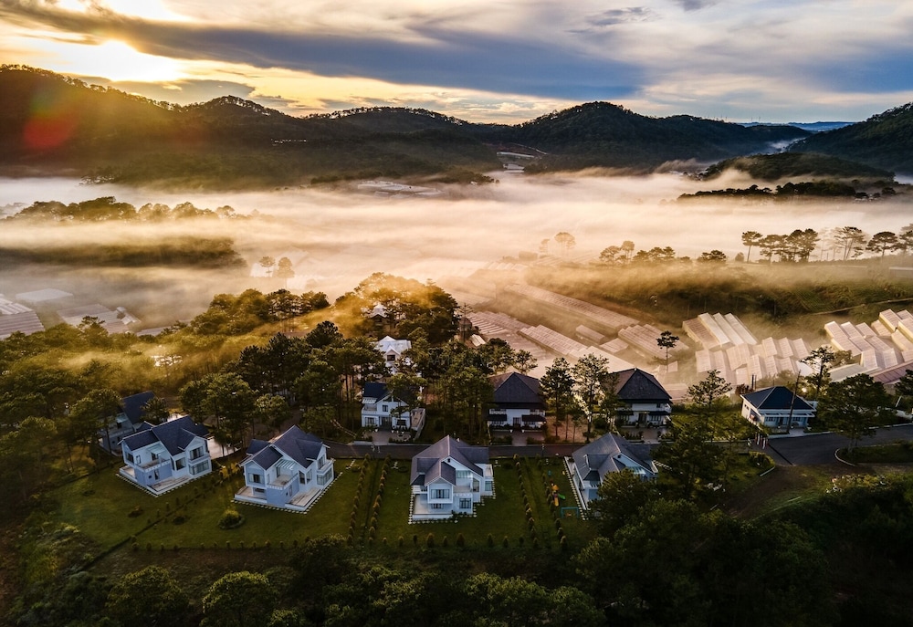 Thuy Hoang Nguyen Hotel Resort & Spa 70/75