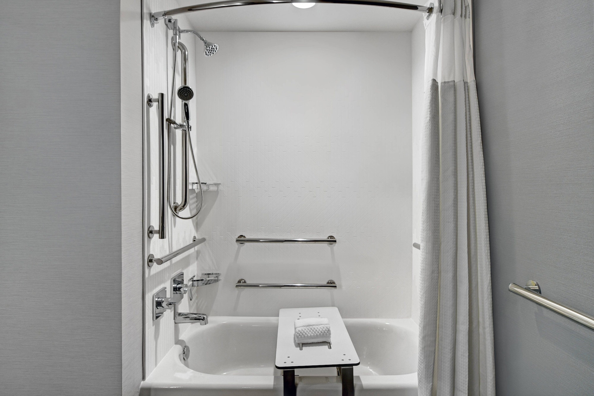 غرفة بسريرين كوين لذوي الإعاقة، Courtyard by Marriott Manhattan 4/6