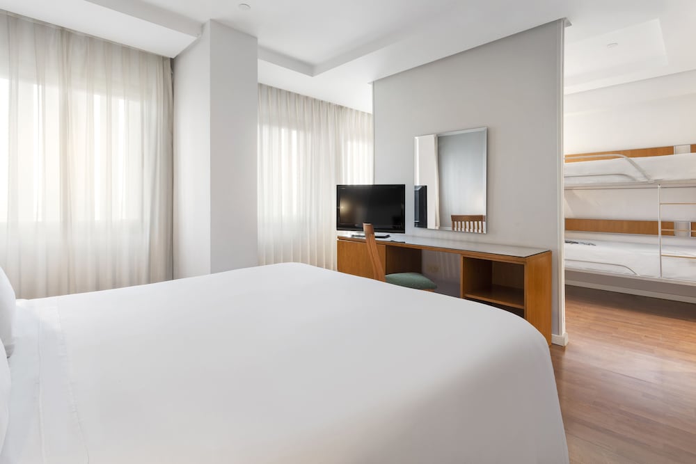 Family, 1 Double and 2 Bunk Beds