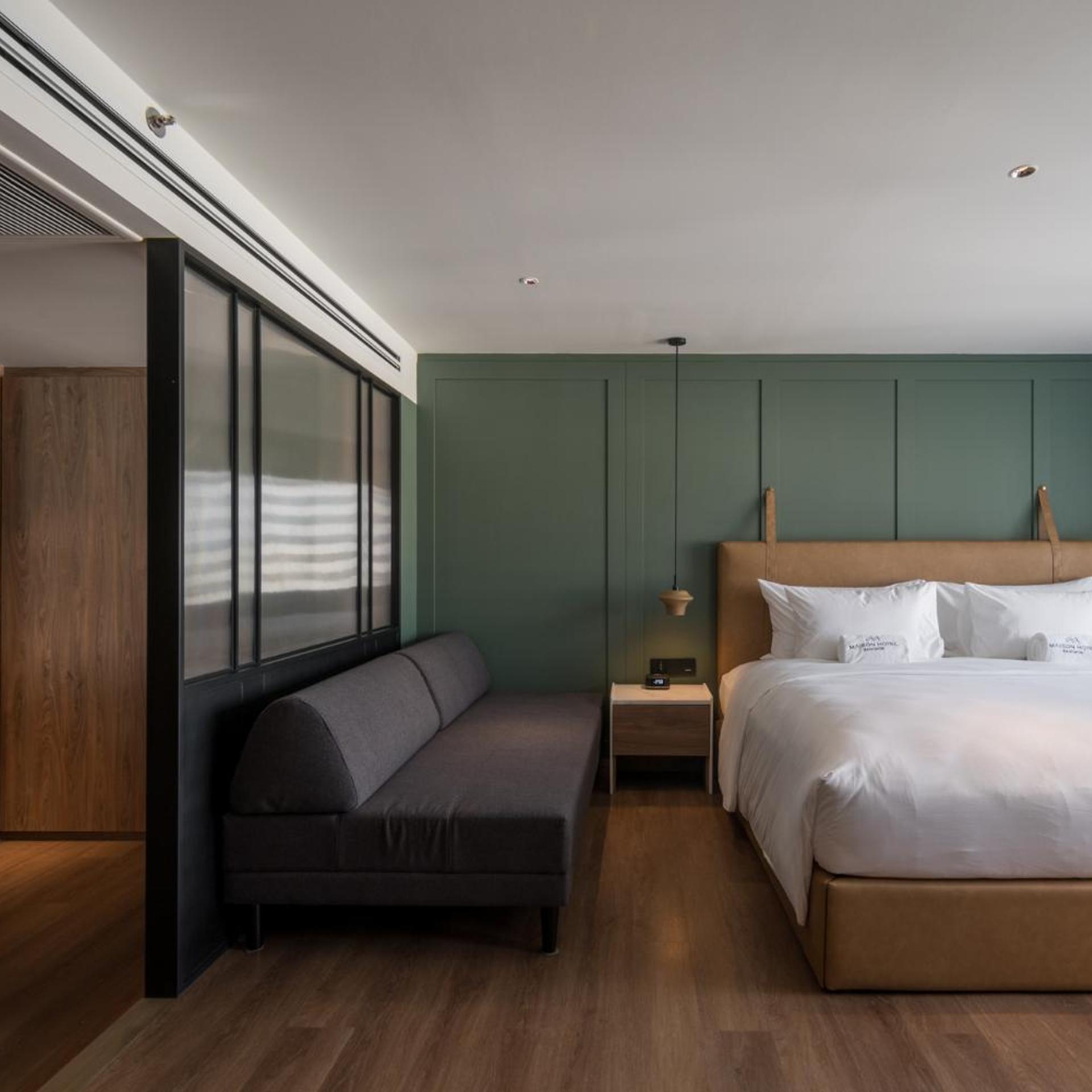 Executive, Suite