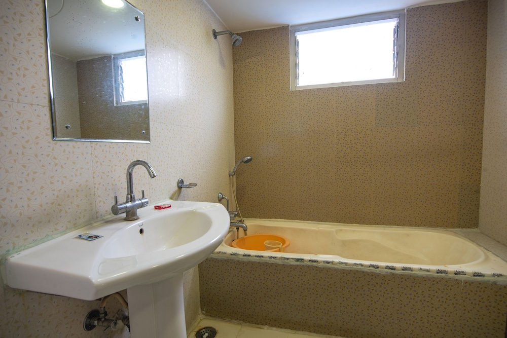HOTEL MORYA REGENCY 24/27