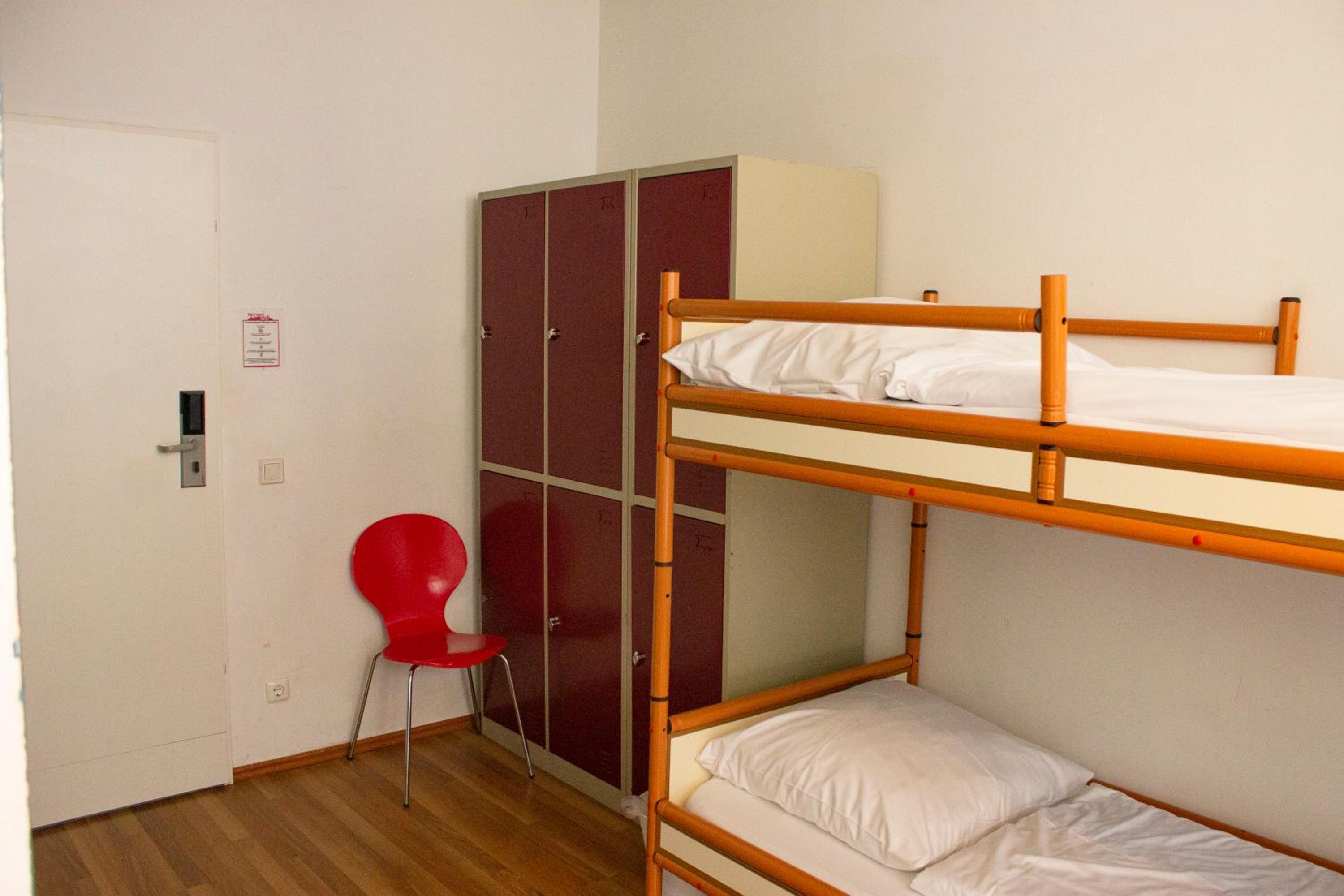 Mixed Dorm, 6 People, Shared Bathroom