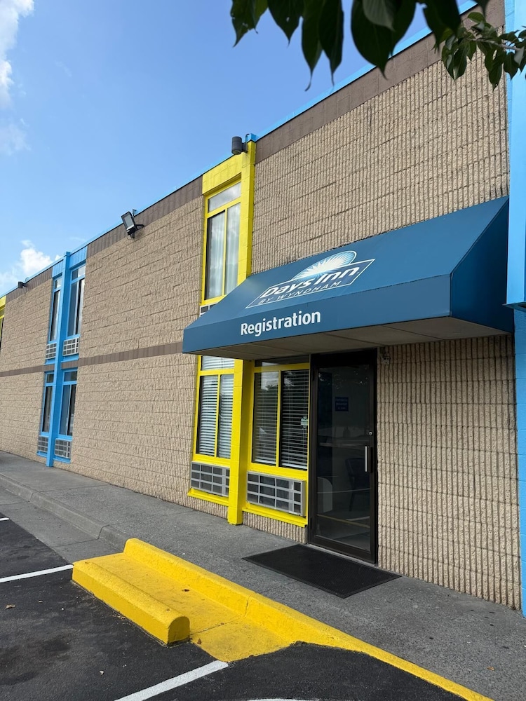 Days Inn by Wyndham Winchester North 53/57