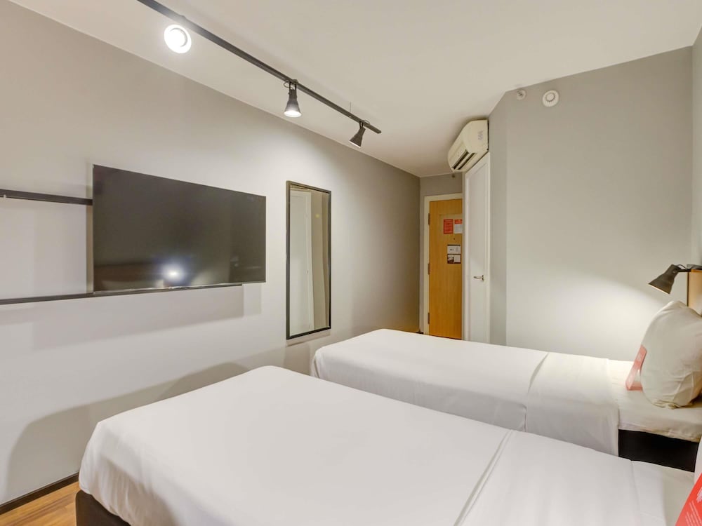 APARTMENT, TWIN BEDS