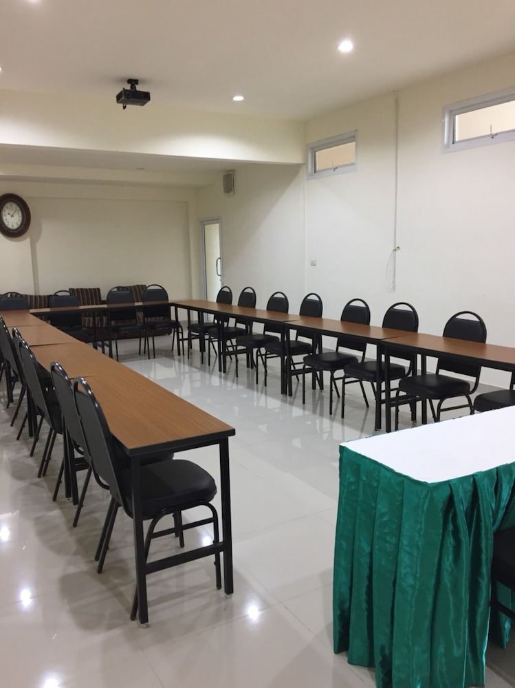 Tharakiree Place Hotel 39/45