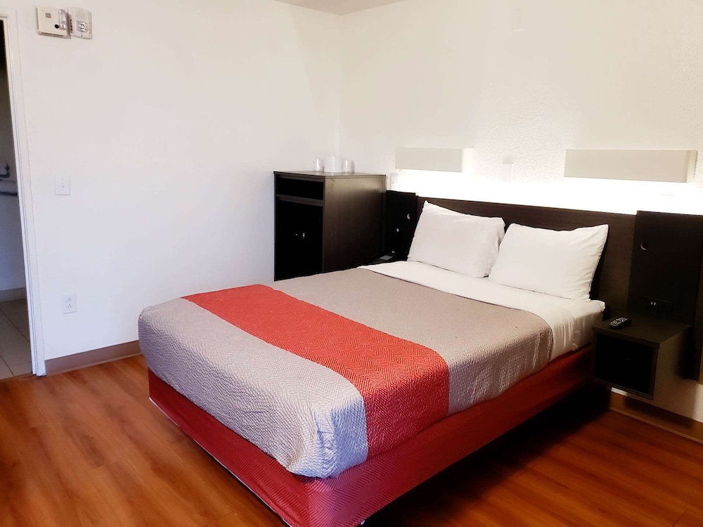 Motel6 Jonesboro, AR 10/37