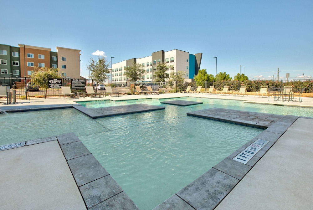 La Quinta Inn and Suites by Wyndham Lubbock Southwest 39/63