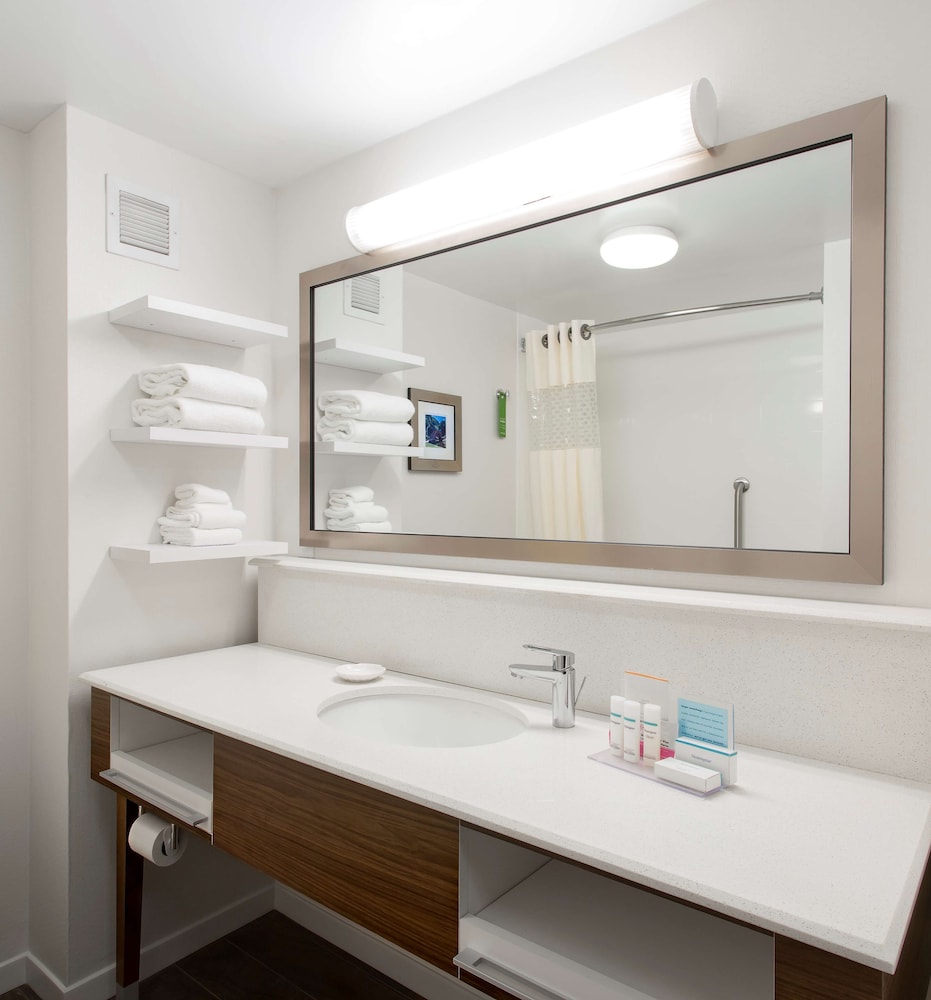 Hampton Inn by Hilton Troy 12/43