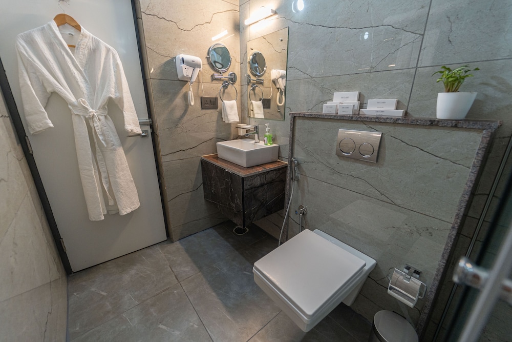 Clarks Inn Airport Hotel Bangalore 33/34