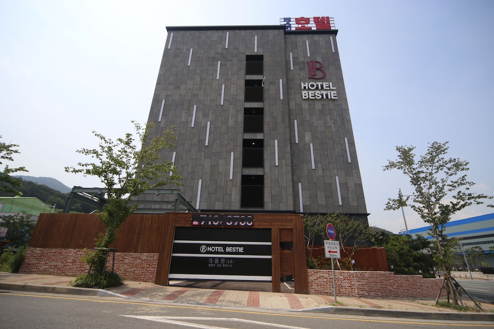 Bestie Hotel 3/33