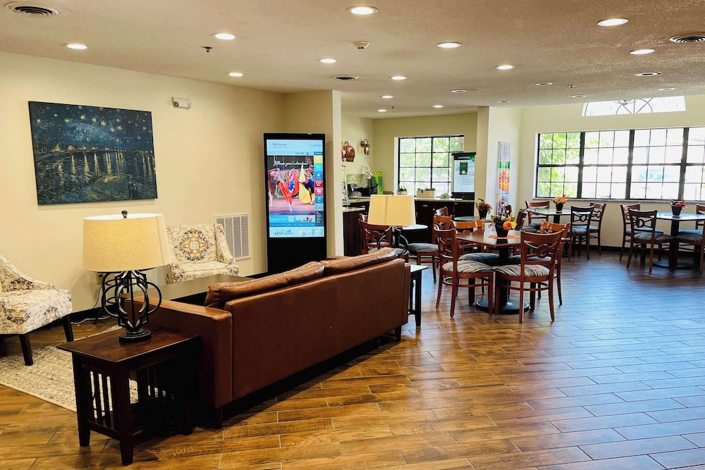 Quality Inn & Suites Prestonsburg next to Mountain Arts Center 31/42