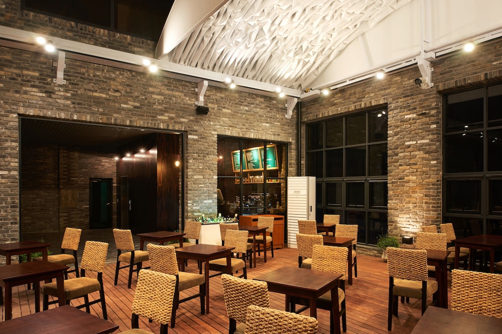 The Classic Hotel 54/68