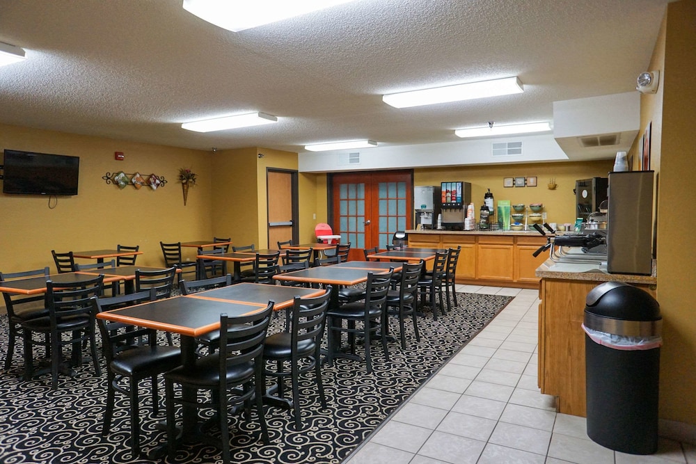 Quality Inn Suites Watertown 23/23