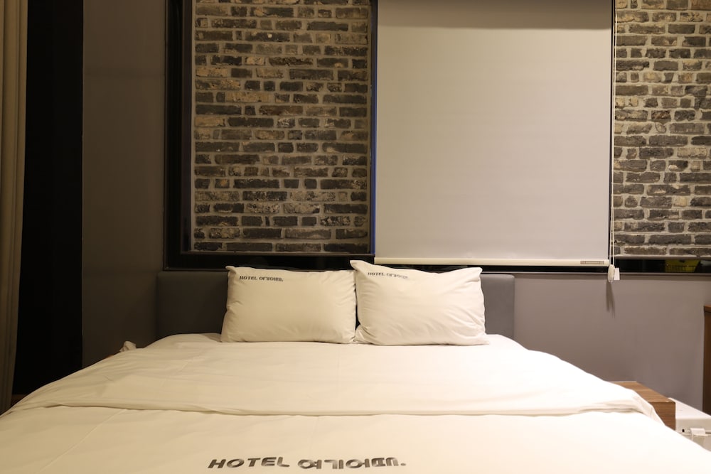 Piano Hotel 18/65