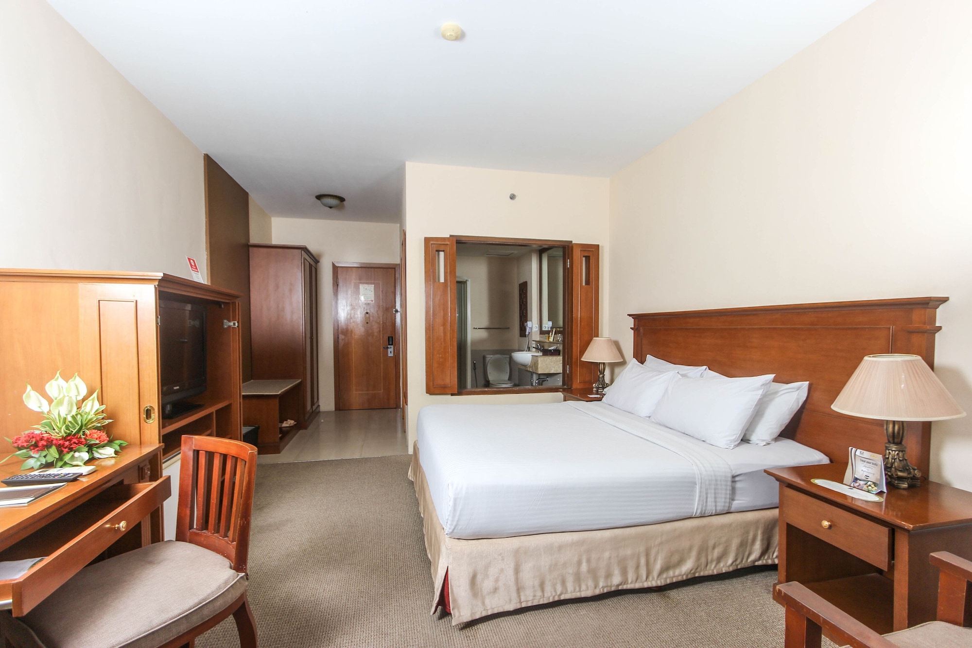 Boutique, Queen Bed