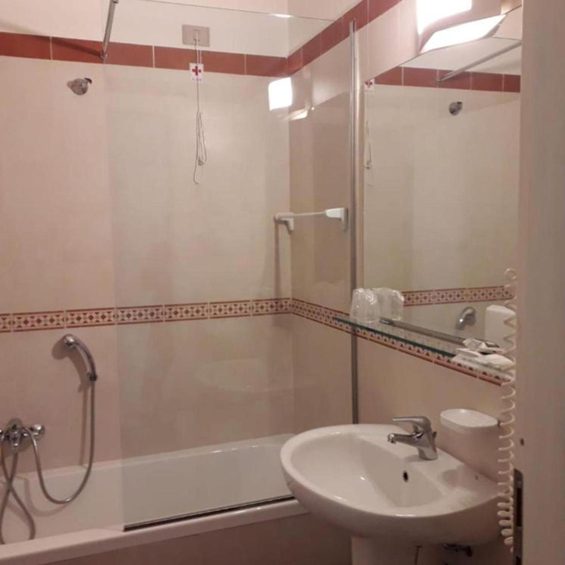 SUPERIOR, DOUBLE OR TWIN BED