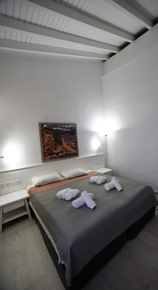 Olive Press Hotel 8/50
