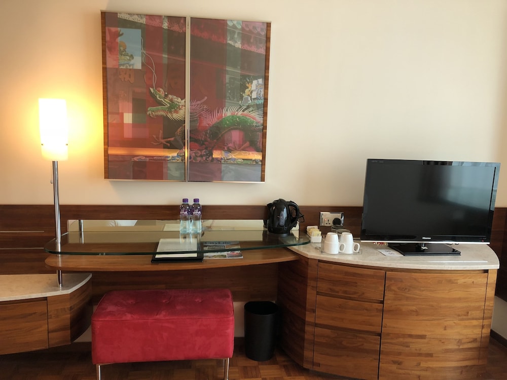 Nina Hotel Causeway Bay Formerly L Hotel Causeway Bay Harbour View 28/35